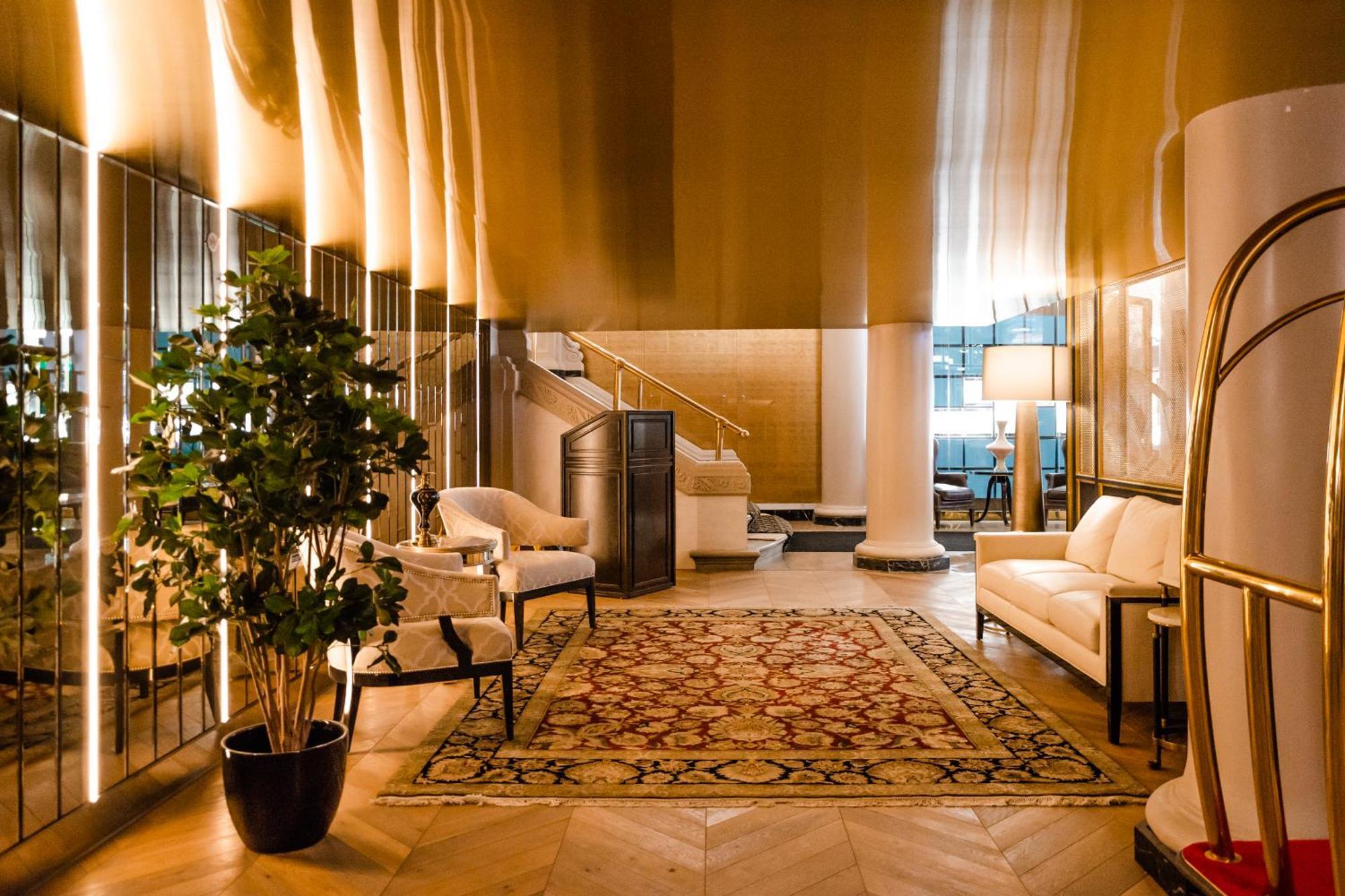 Hotel Birks Montréal Exteriör bild The lobby of the hotel