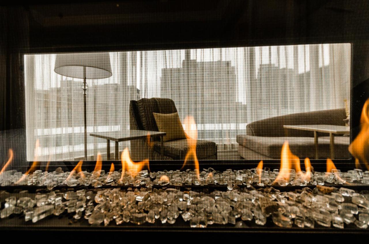 Hotel Birks Montréal Exteriör bild A fireplace with ethanol fuel