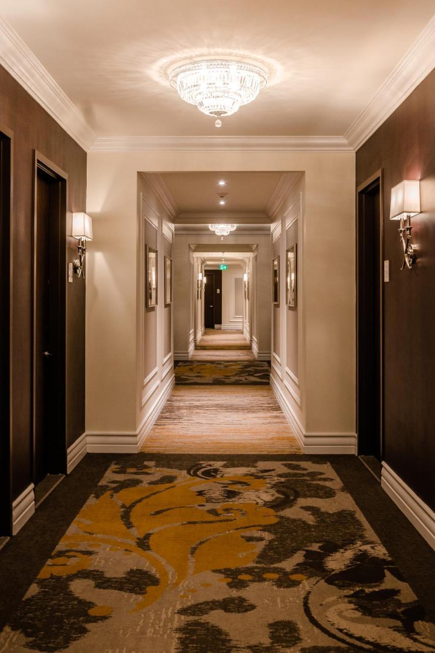 Hotel Birks Montréal Exteriör bild A corridor at the hotel