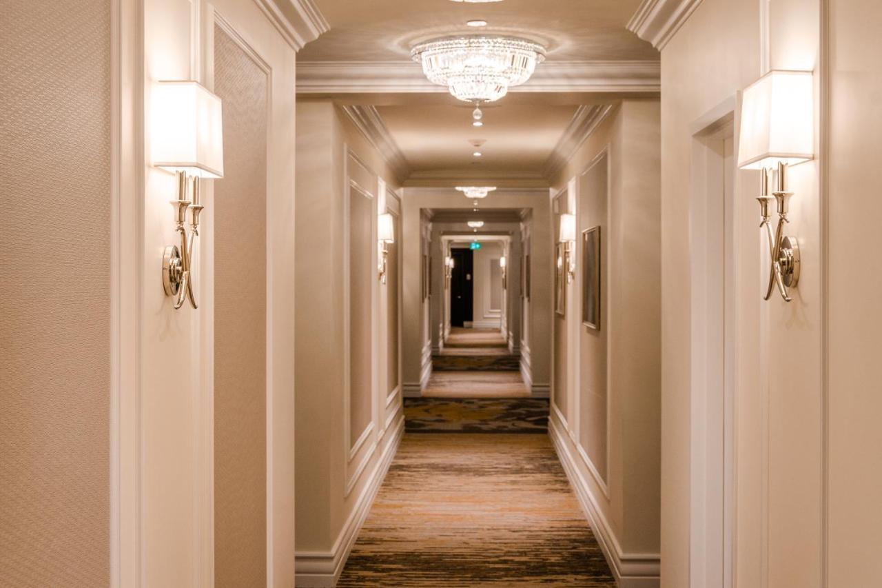 Hotel Birks Montréal Exteriör bild A corridor at the Ritz-Carlton, Boston