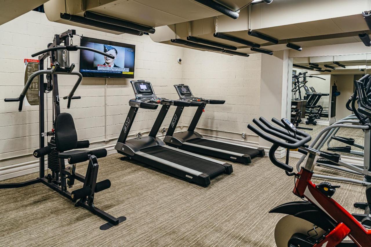 Hotel Birks Montréal Exteriör bild A gym in a hotel