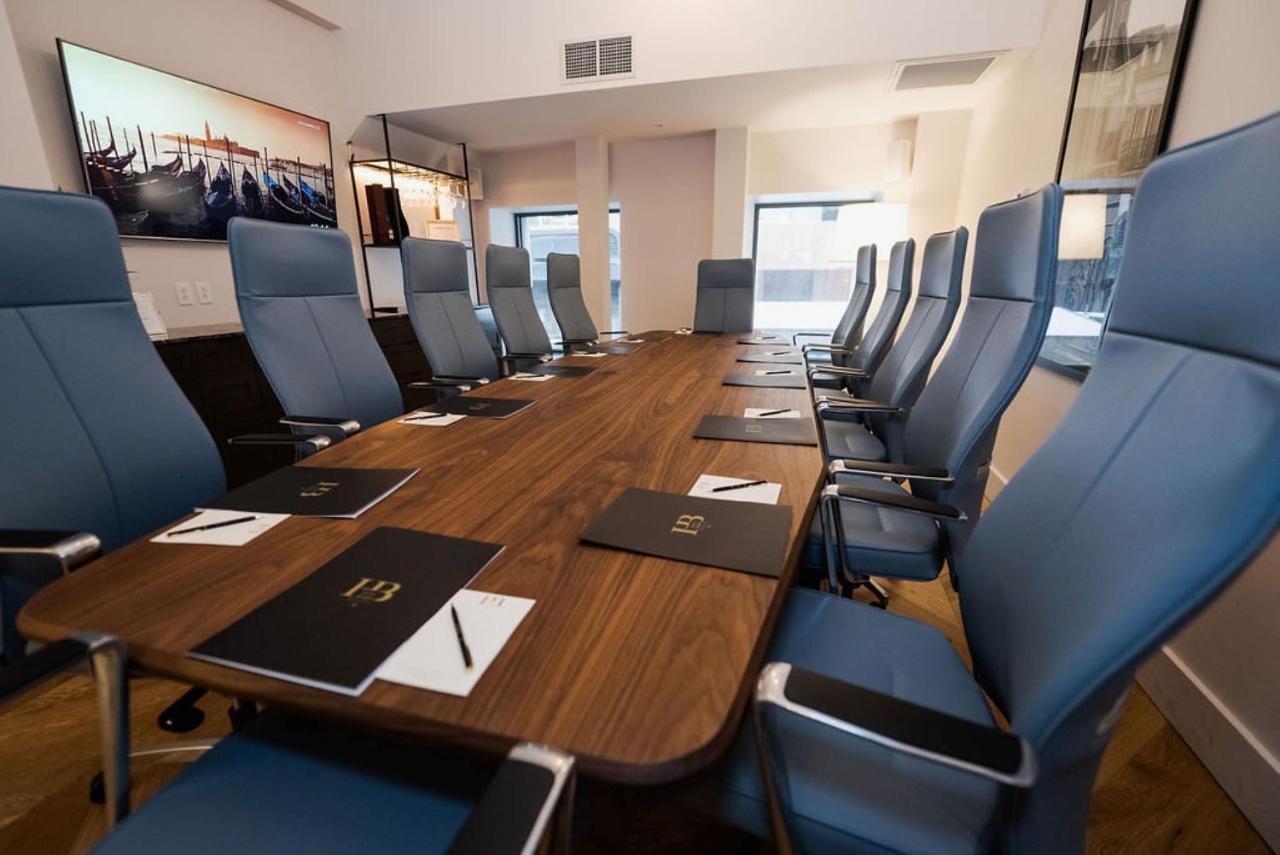 Hotel Birks Montréal Exteriör bild The boardroom at the headquarters of the European Anti-fraud Organisation